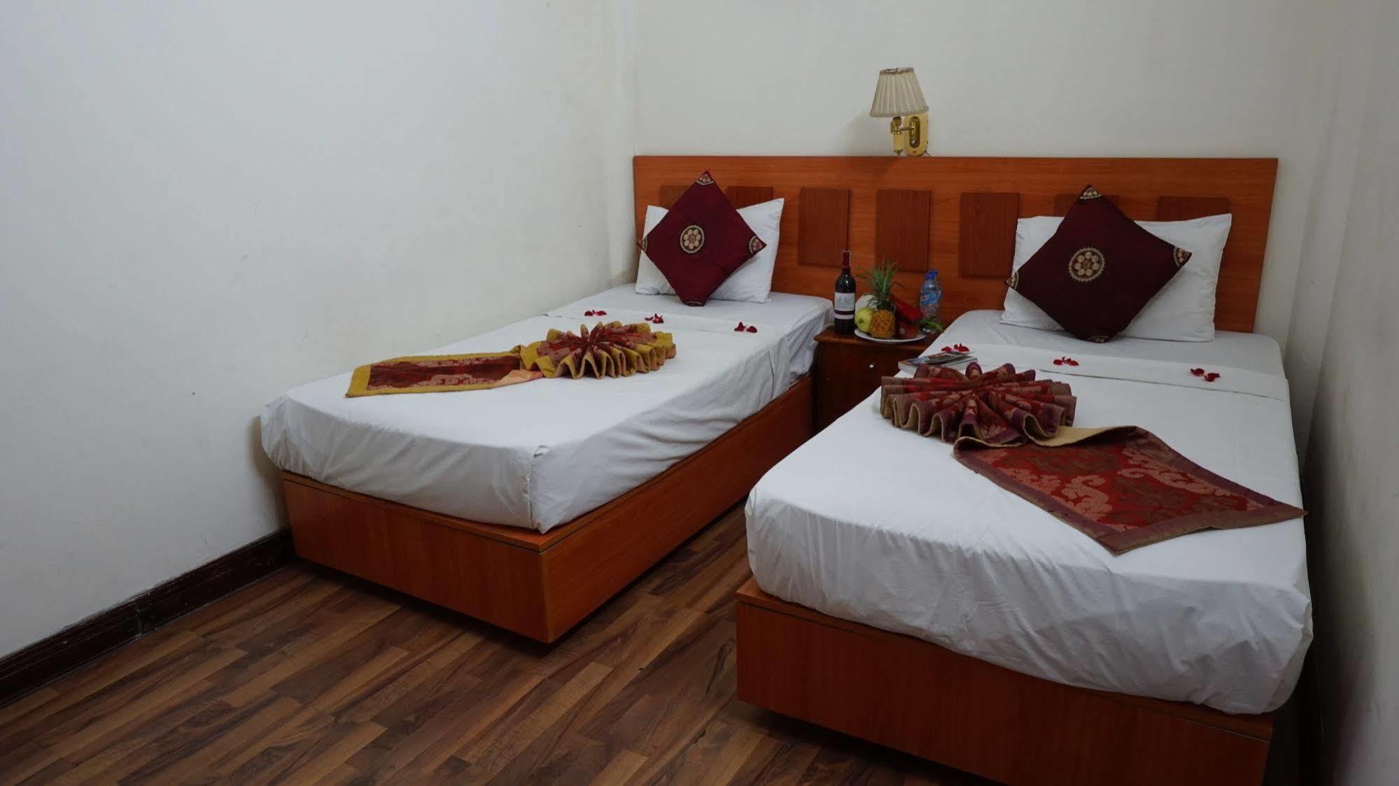 Hanoi Golden Moon Guest House & Travel Esterno foto