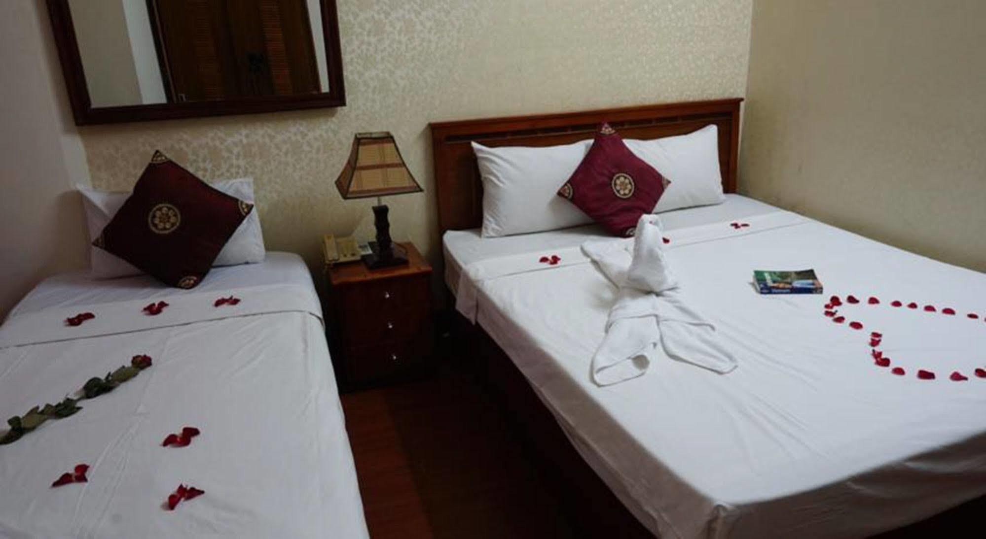 Hanoi Golden Moon Guest House & Travel Esterno foto