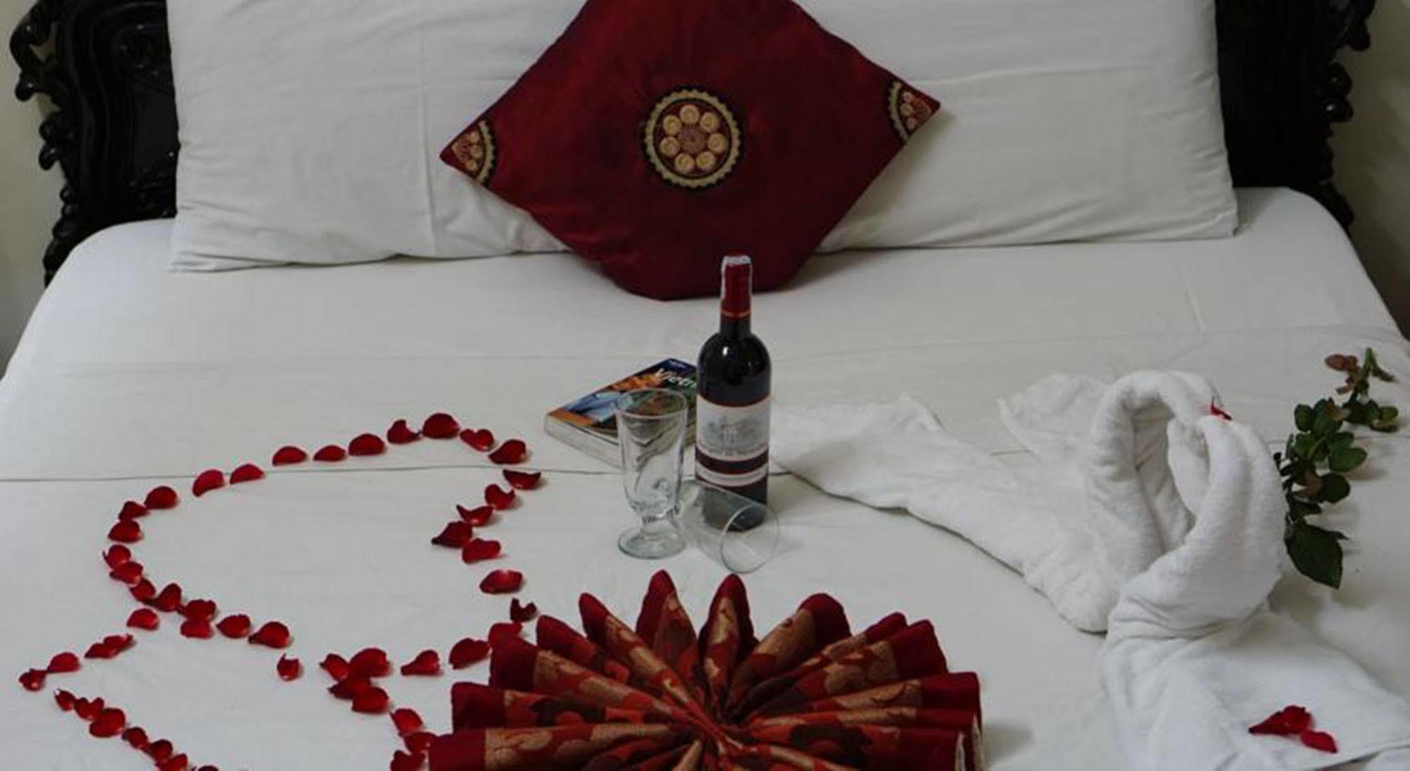 Hanoi Golden Moon Guest House & Travel Esterno foto