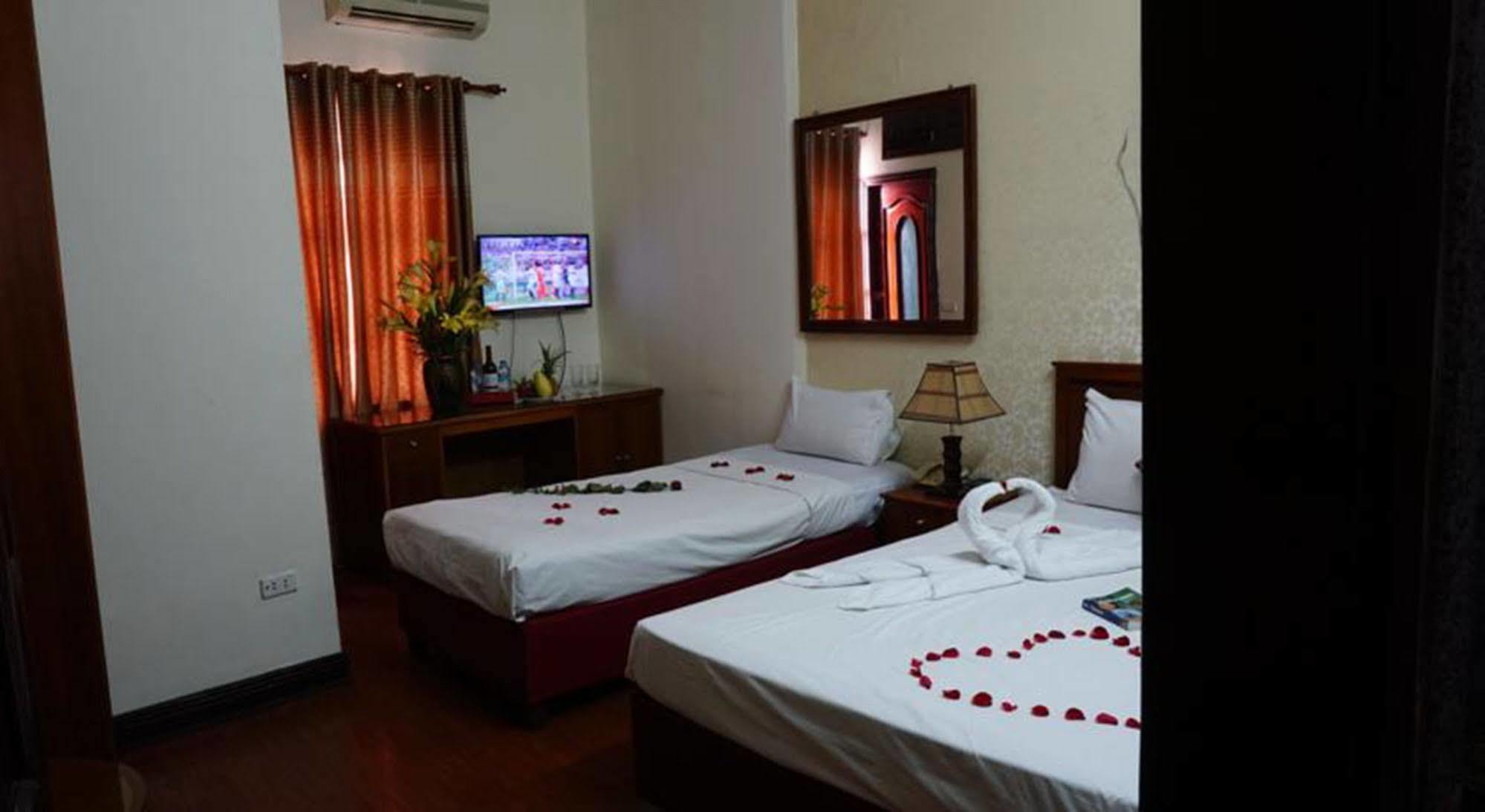 Hanoi Golden Moon Guest House & Travel Esterno foto