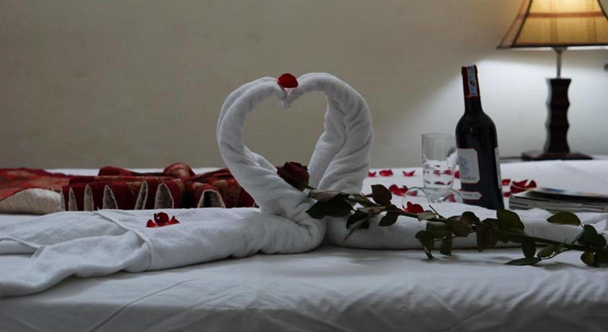 Hanoi Golden Moon Guest House & Travel Esterno foto