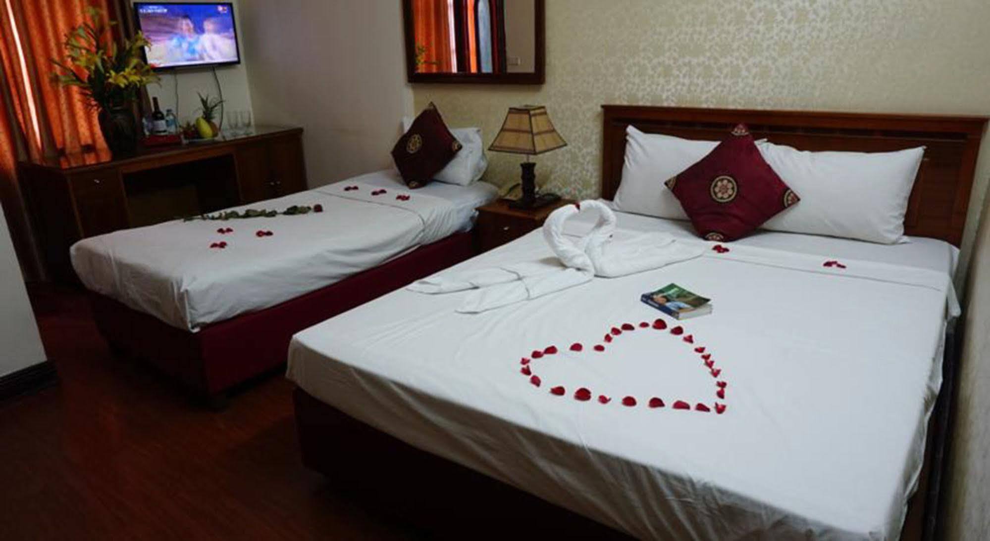Hanoi Golden Moon Guest House & Travel Esterno foto